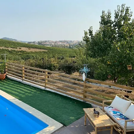 Coastal Vineyard Hideaway *