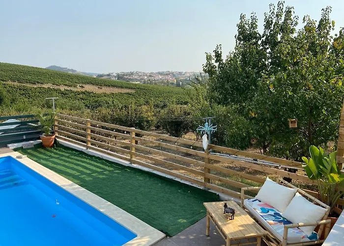 Coastal Vineyard Hideaway *