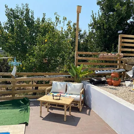 Coastal Vineyard Hideaway *