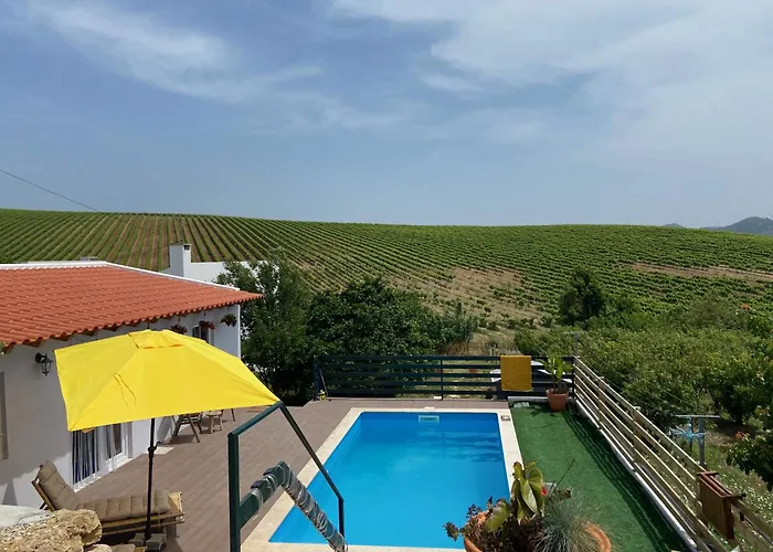 Coastal Vineyard Hideaway Ferienhaus *