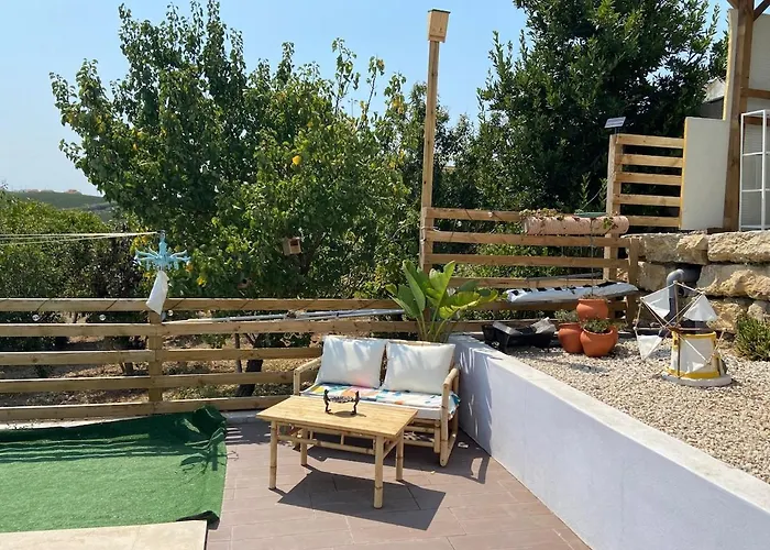 Coastal Vineyard Hideaway *